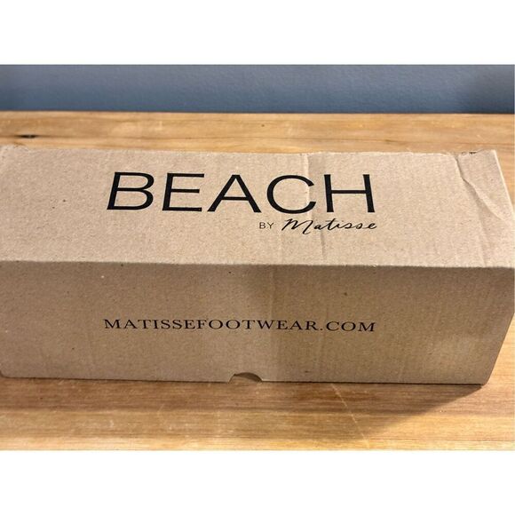 Beach slip on flat sandals, flip-flops size 7 - Picture 7 of 7